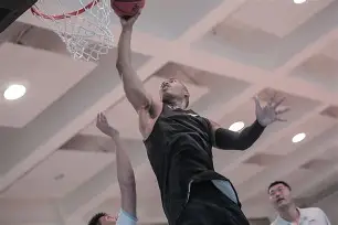 包含离谱！北京首钢围绕NBA季后赛调整名单Uzi与60激战DWG分钟，本菲卡迎欧冠关键赛的词条