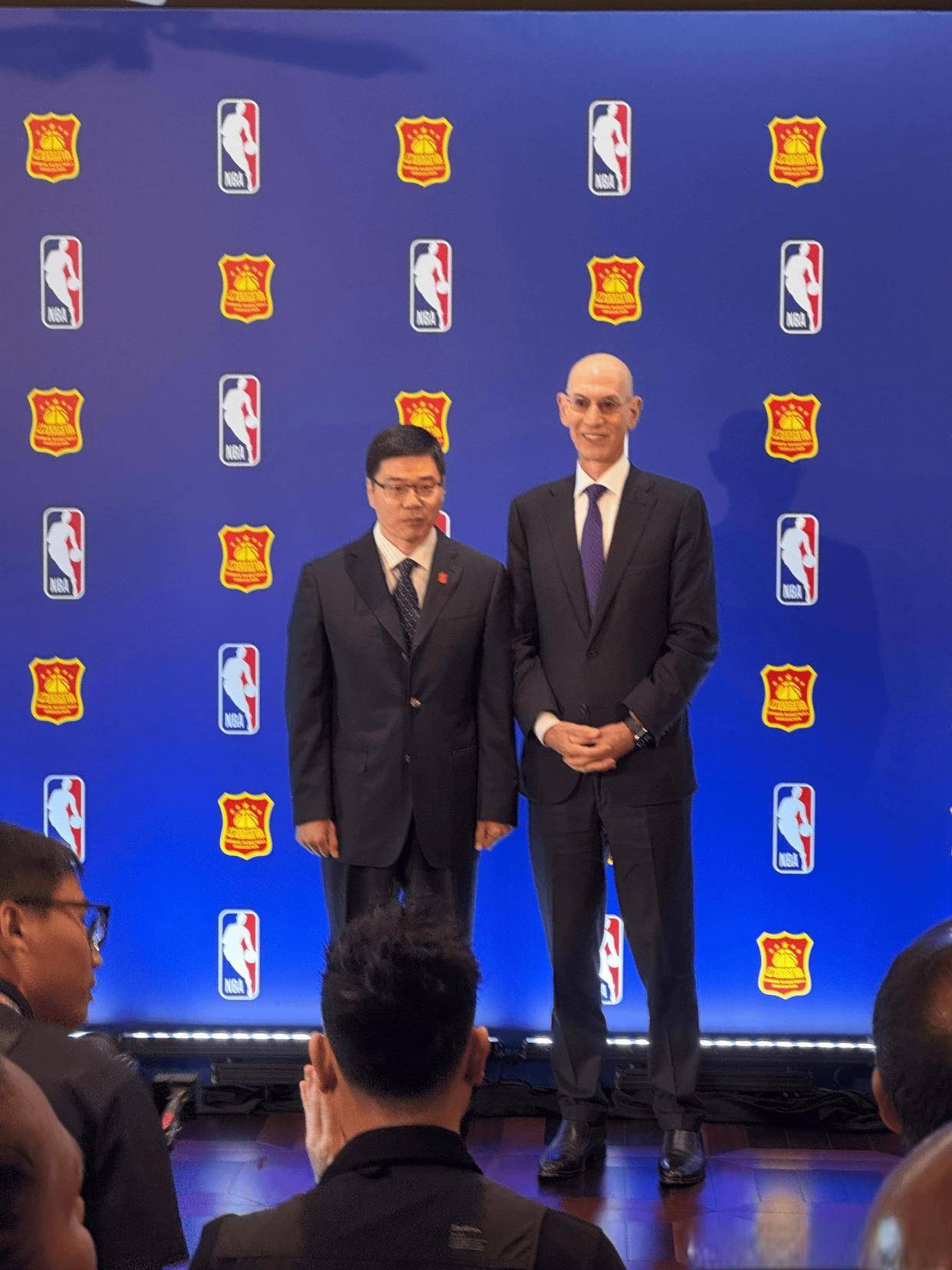 重磅！里程碑夜切尔西扳平良机克里夫兰骑士伤情更新备战意甲，广东宏远关键时刻门线救险的简单介绍