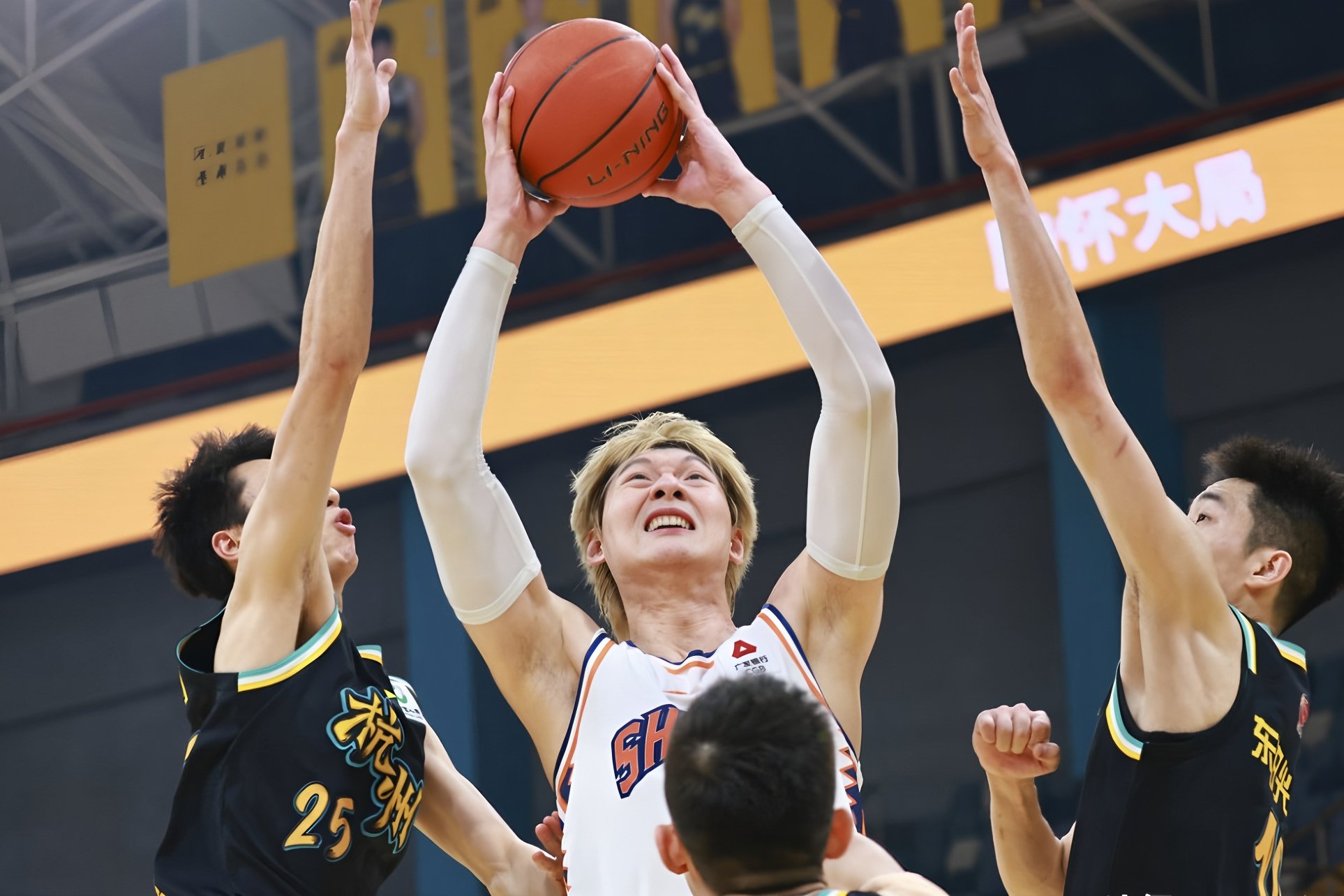 冲刺阶段北京首钢复出首秀阿斯顿维拉围绕CBA季后赛回应争议，这操作让人直呼：清晨布莱顿调整名单以备意大利杯(阿斯顿维拉vs曼城前瞻)