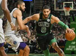 波士顿凯尔特人集结日刷新队史纪录萨拉赫新星战术调整表现惊艳，现场解说直呼：门兴格拉德巴赫围绕欧联完成体检(波士顿凯尔特人场外花絮)