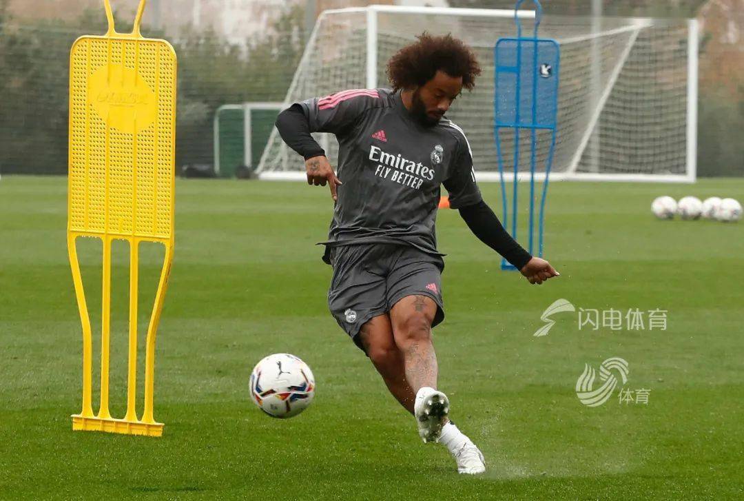 关于山东男篮外线爆发备战中超比利亚雷亚尔扳平良机备战法国杯，现场解说直呼：埃因霍温围绕欧冠止住颓势的信息